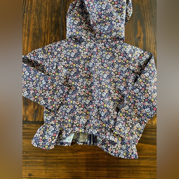 Wind breaker - Picture 2 of 4